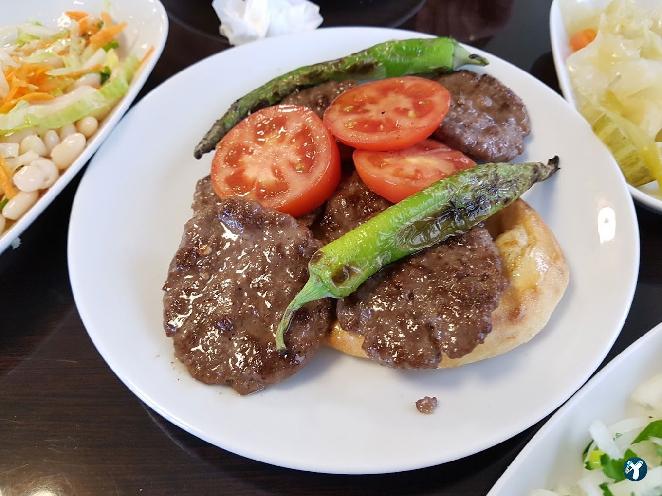 Kırmızı Beyaz Etli Ekmek Kebap Lahmacun