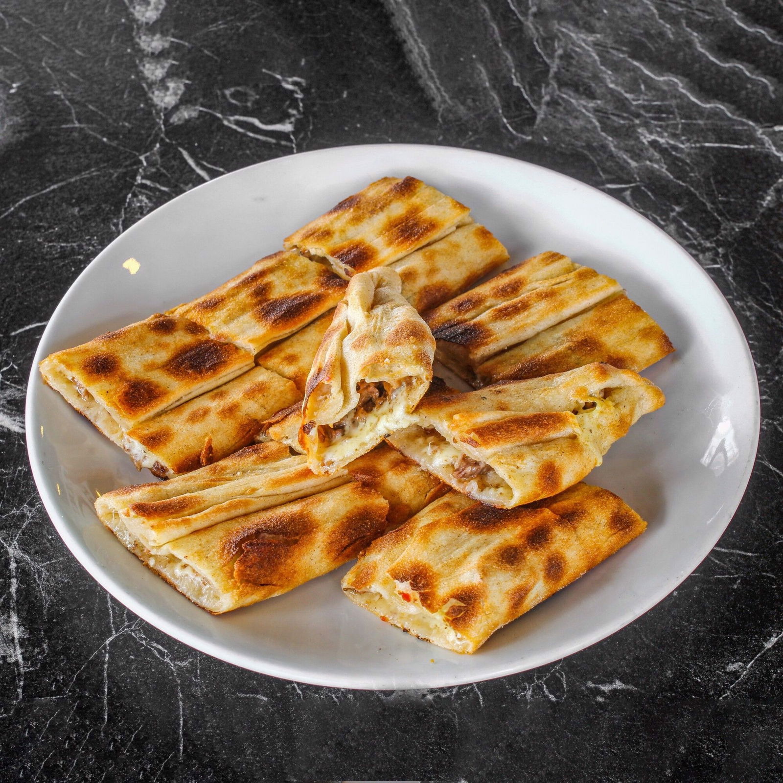 Kavurmalı Kaşarlı Pide