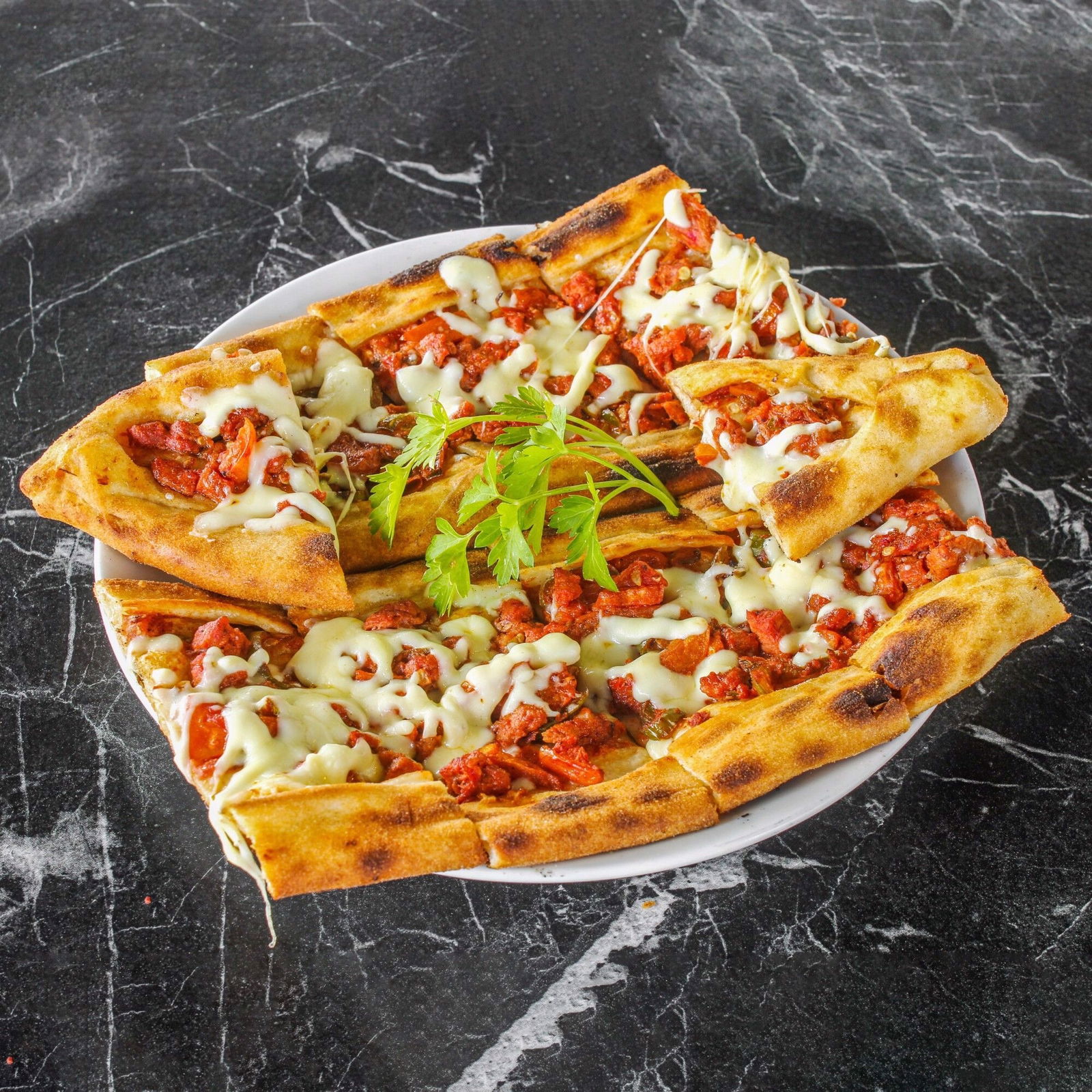 Kuşbaşılı Kaşarlı Pide