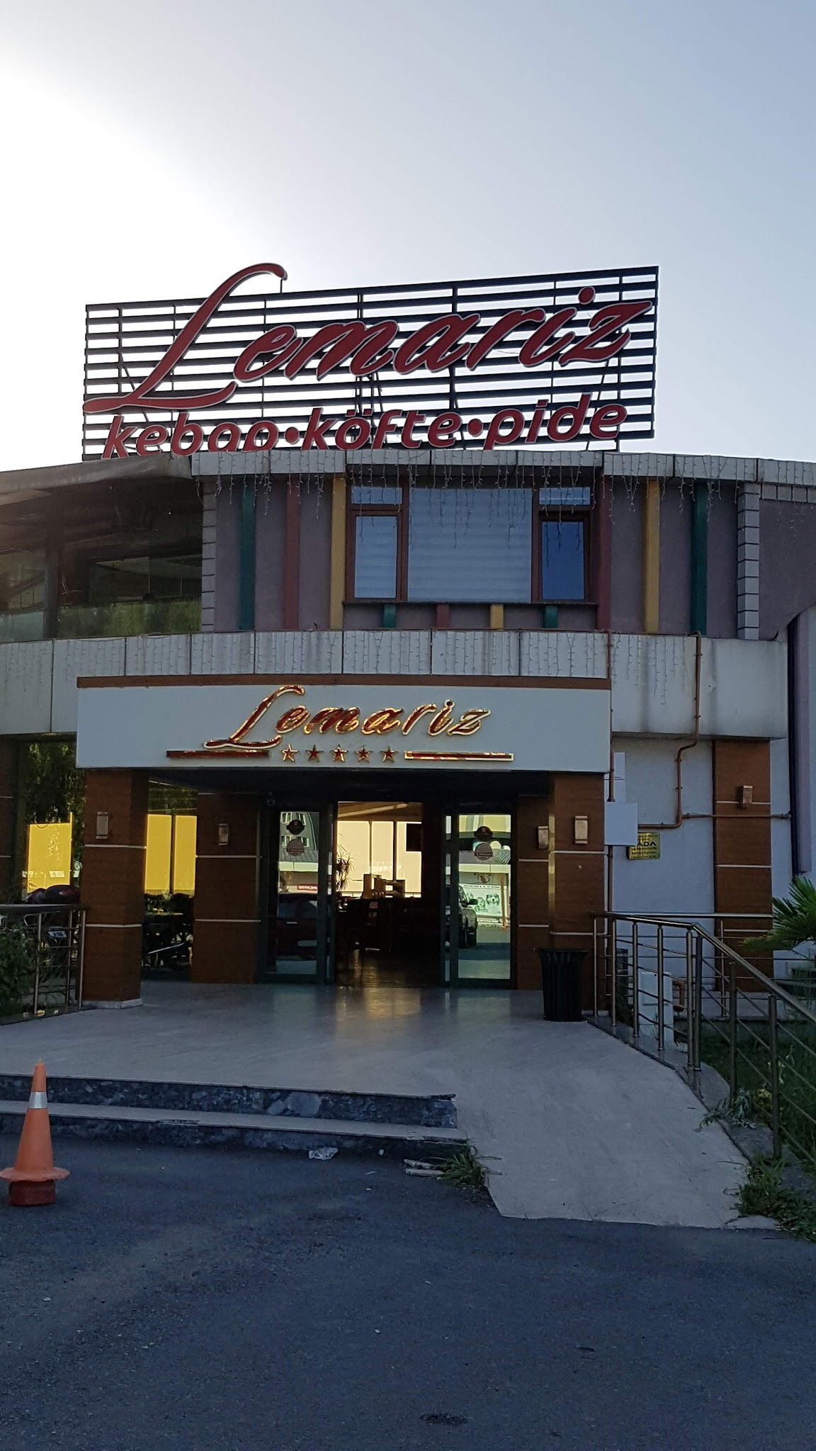 Lemariz Et Restaurant-Cafe Bistro