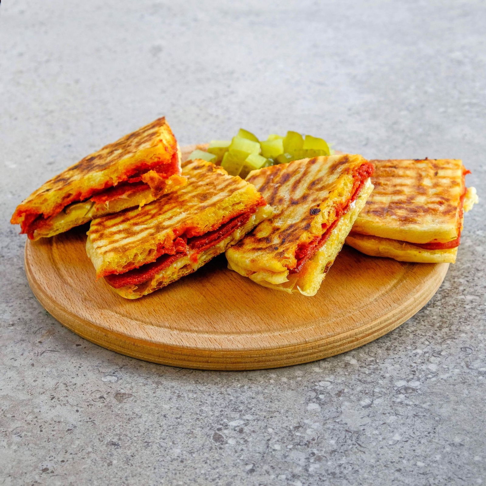 Sucuklu Kaşarlı Bazlama Tost