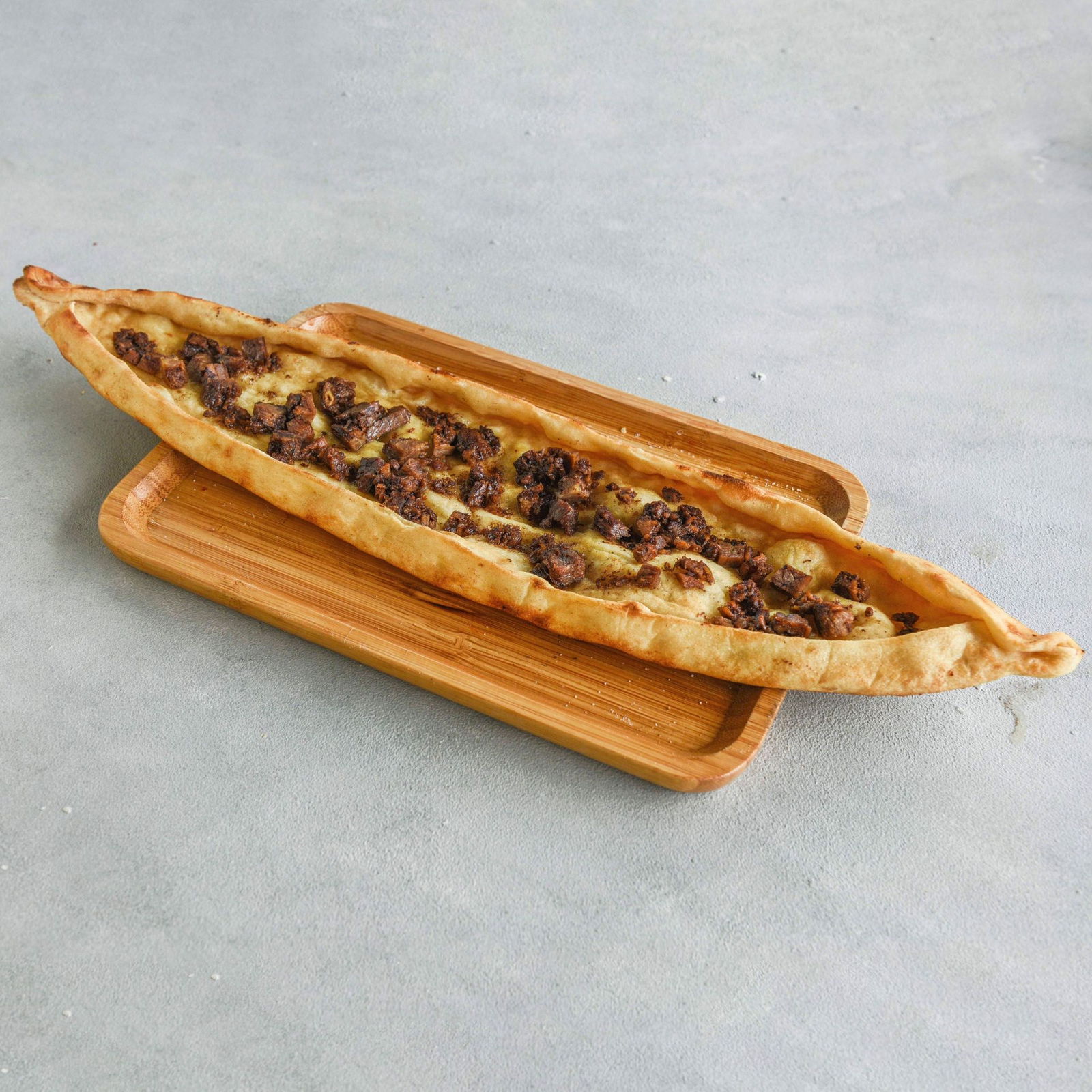 Kavurmalı Pide (Açık)