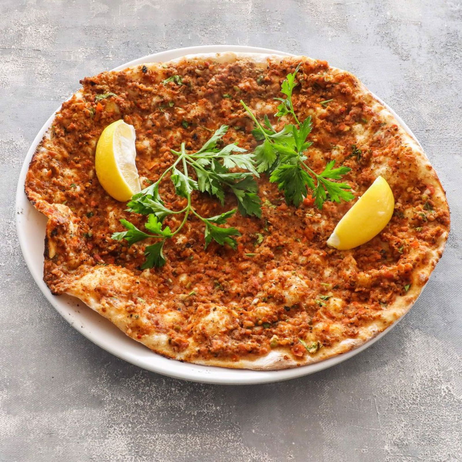 Kavurmalı Kaşarlı Lahmacun