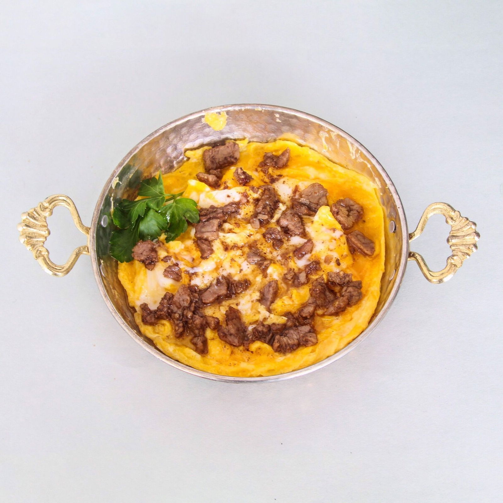 Kavurmalı Sahanda Yumurta