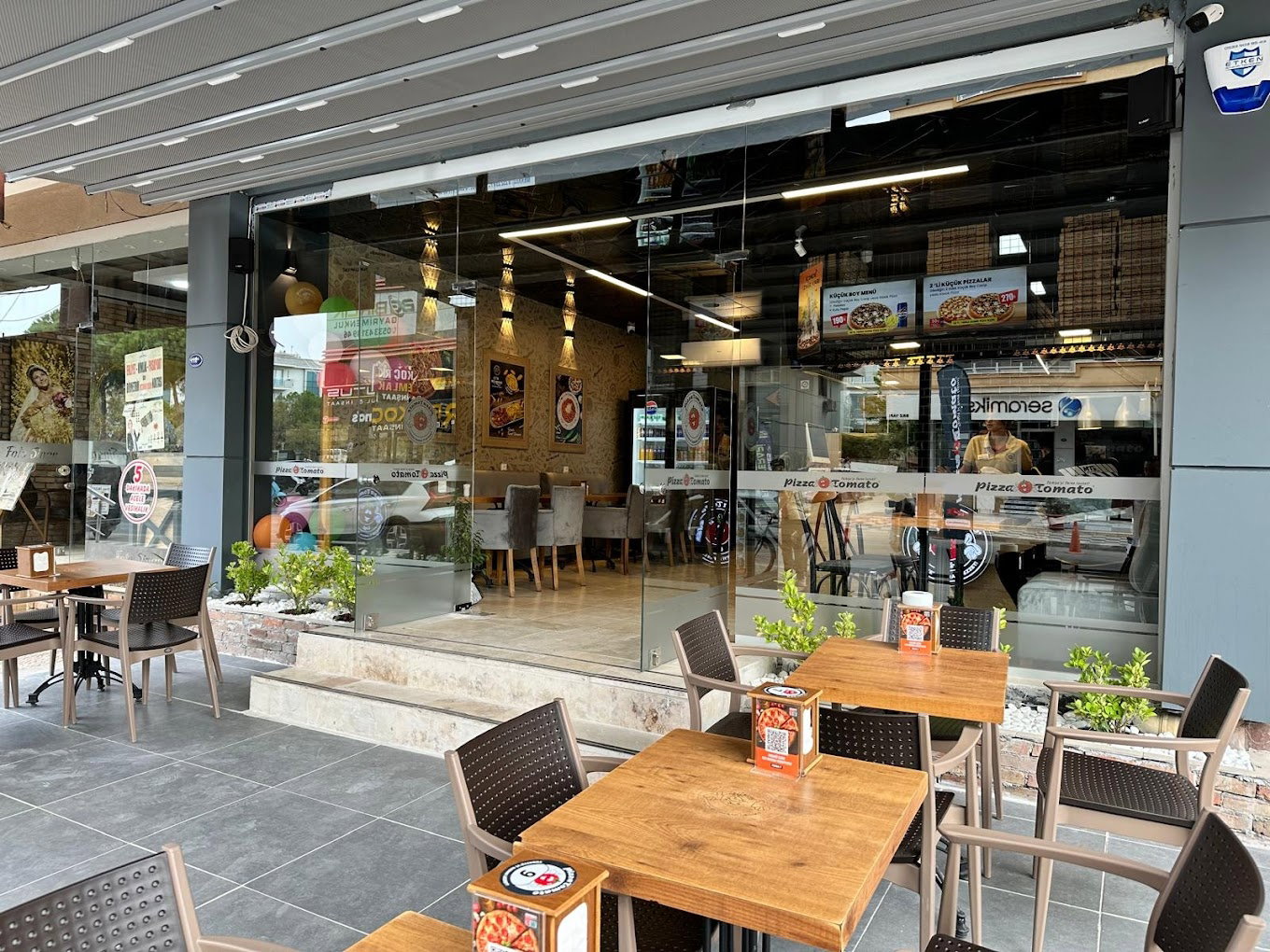 Pizza Tomato Menderes