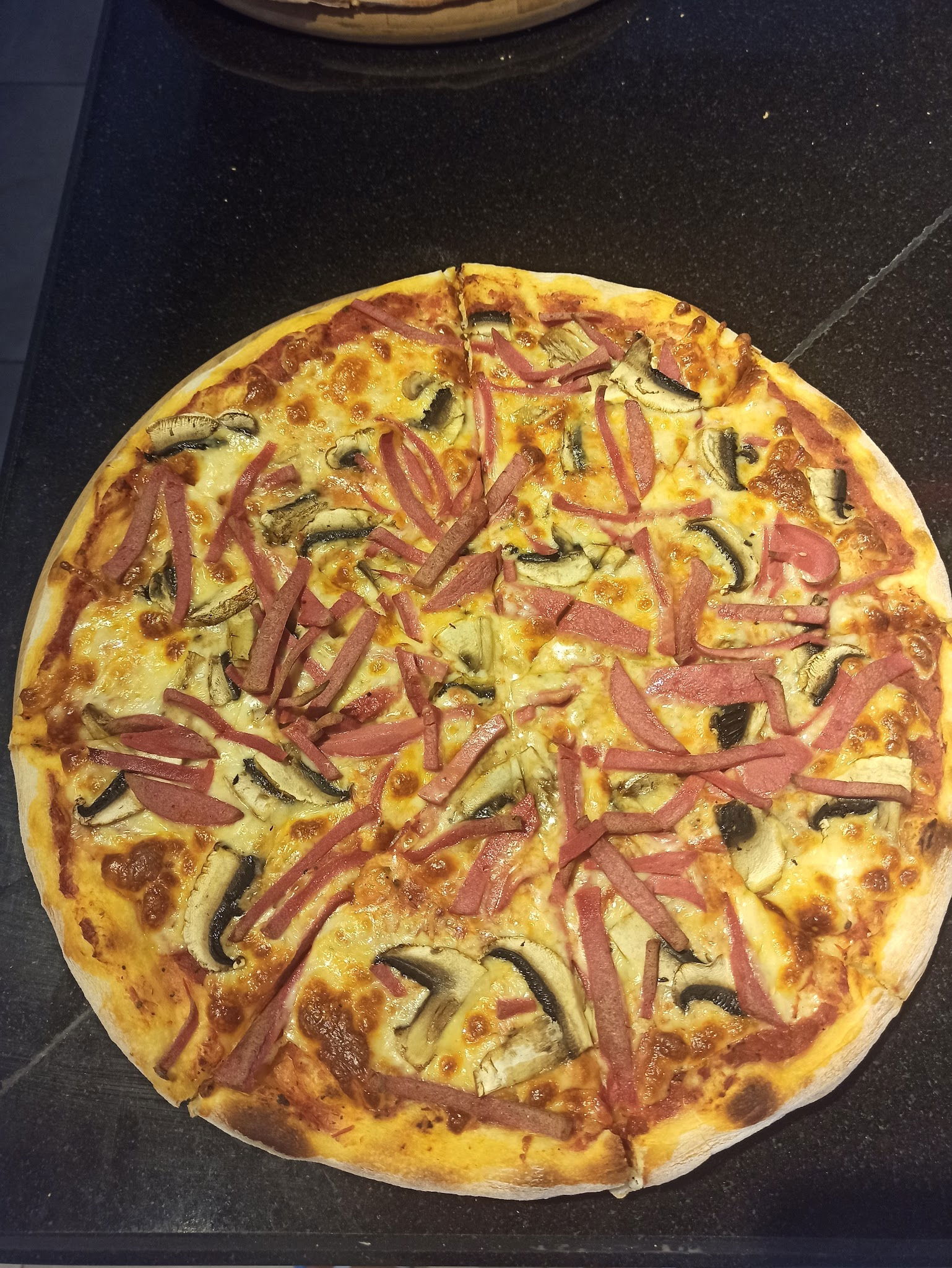 Nobel Restaurant & Pizzeria