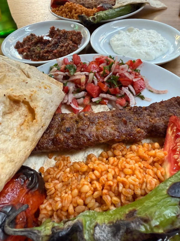 Halit Üstün Eller kebap salonu