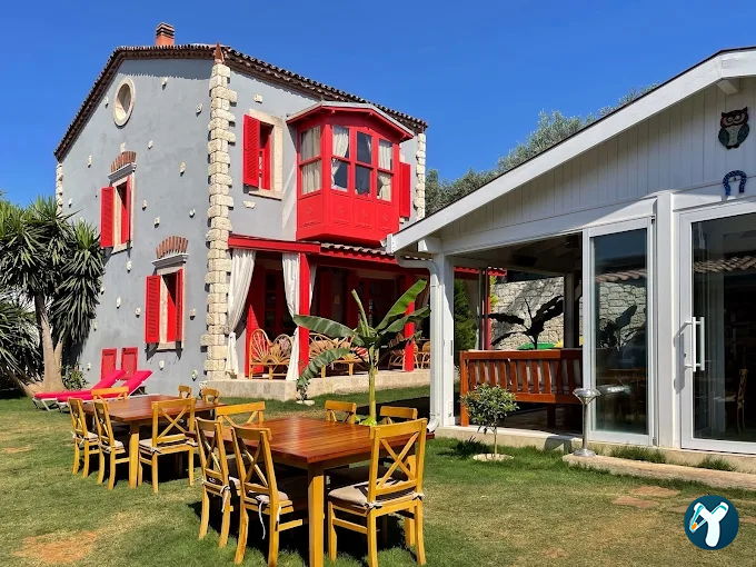 Banana Alaçatı Food & Stay