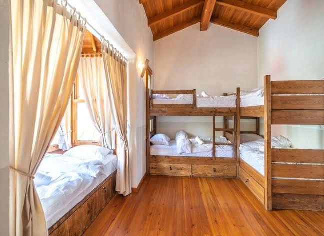 Banana Alaçatı Food & Stay