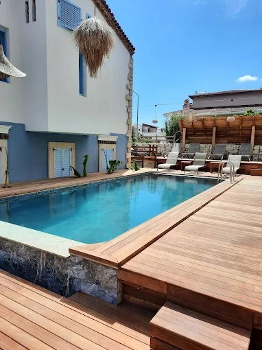 Banana Alaçatı Food & Stay