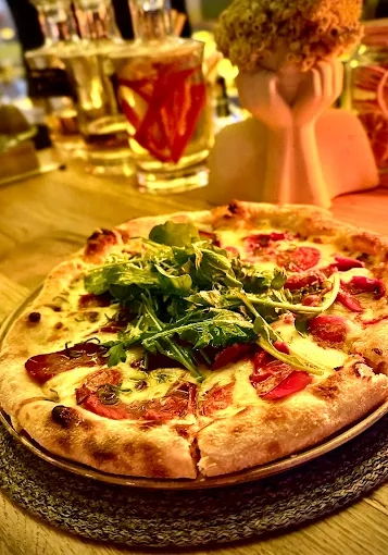 Banana Alaçatı Food & Stay