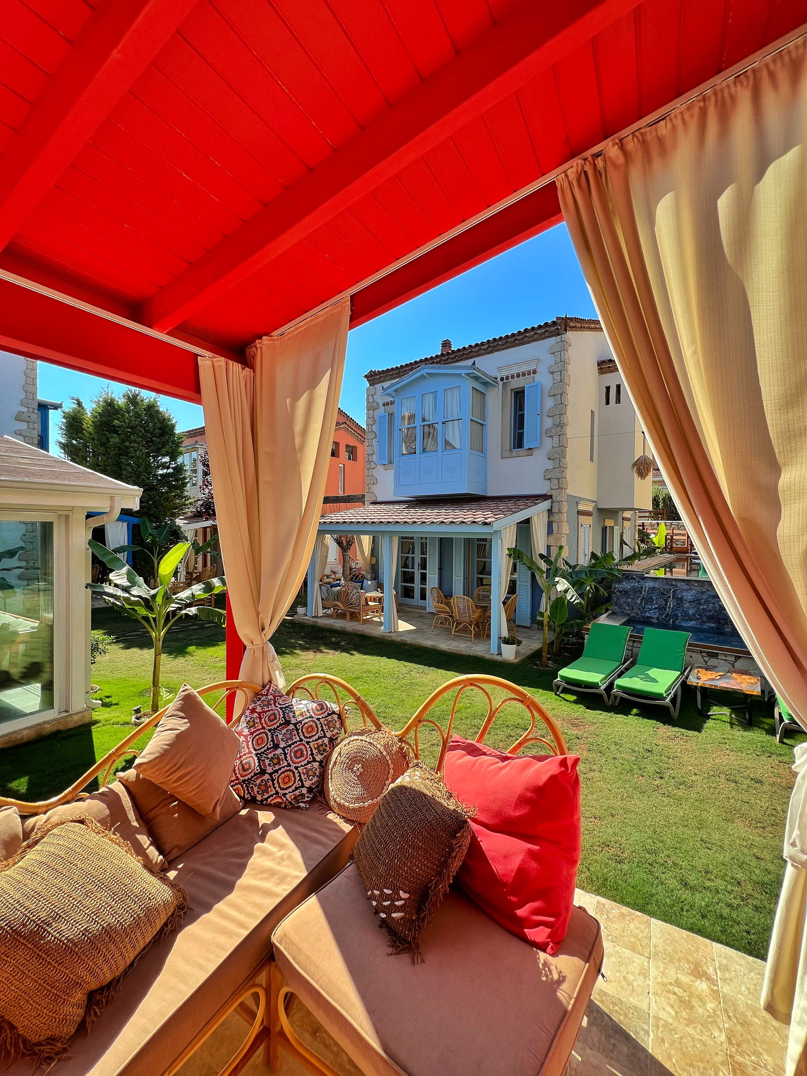 Banana Alaçatı Food & Stay