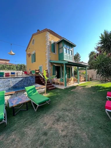 Banana Alaçatı Food & Stay