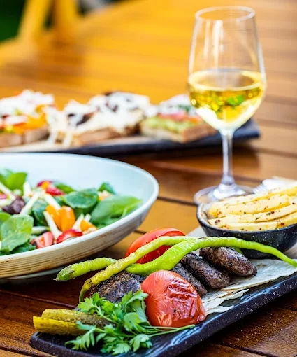 Banana Alaçatı Food & Stay