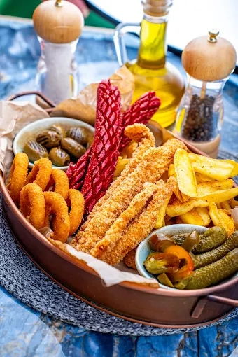 Banana Alaçatı Food & Stay