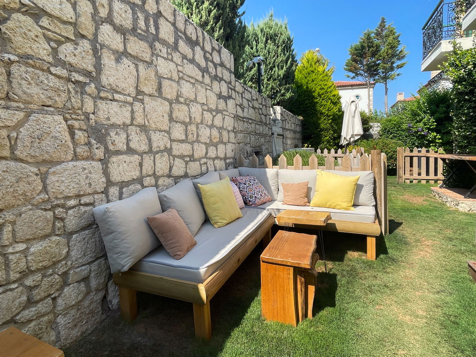 Banana Alaçatı Food & Stay