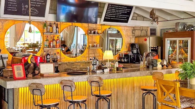 Banana Alaçatı Food & Stay