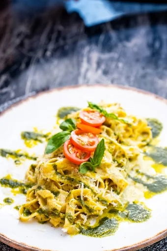 Banana Alaçatı Food & Stay