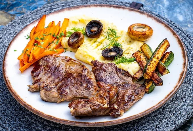 Banana Alaçatı Food & Stay