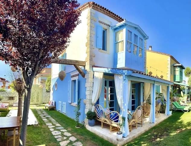 Banana Alaçatı Food & Stay