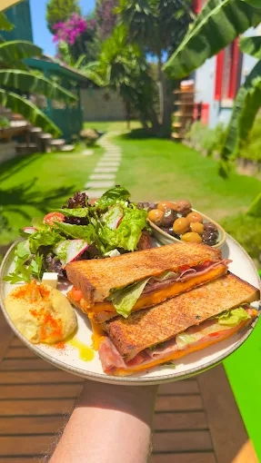 Banana Alaçatı Food & Stay