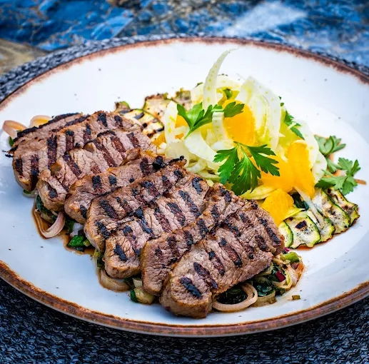 Banana Alaçatı Food & Stay