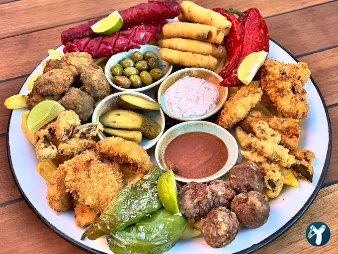 Banana Alaçatı Food & Stay