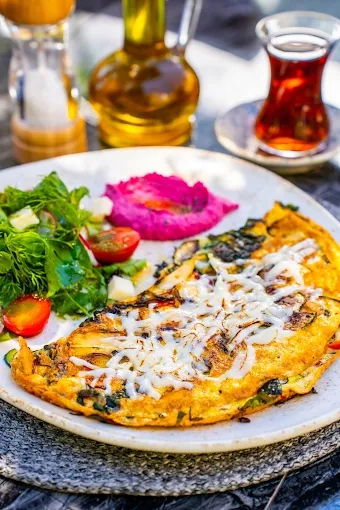 Banana Alaçatı Food & Stay