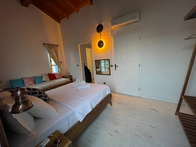 Banana Alaçatı Food & Stay