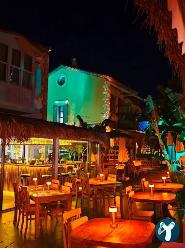 Banana Alaçatı Food & Stay