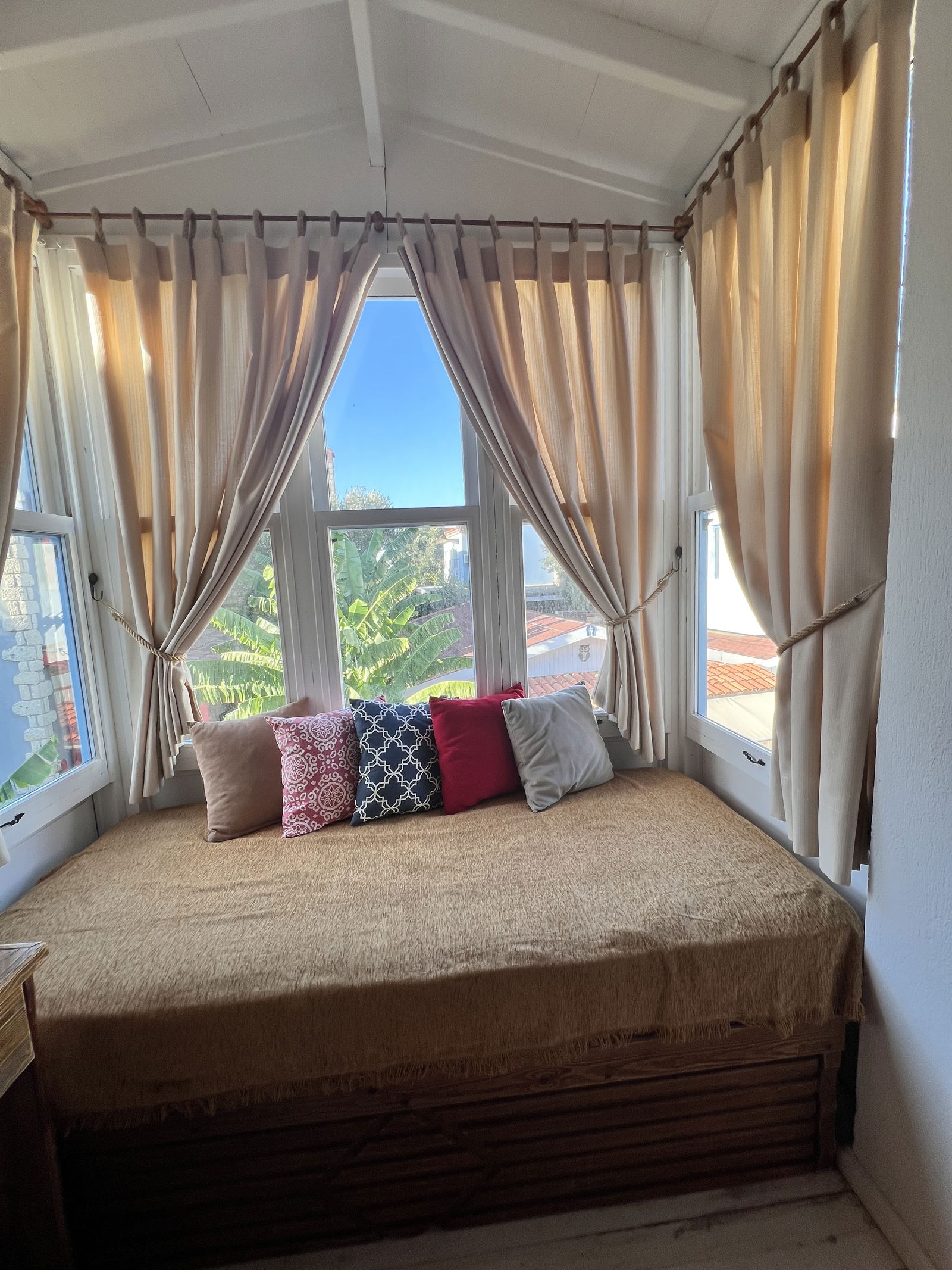 Banana Alaçatı Food & Stay