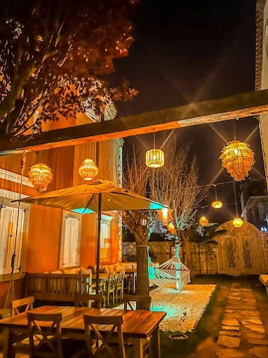 Banana Alaçatı Food & Stay