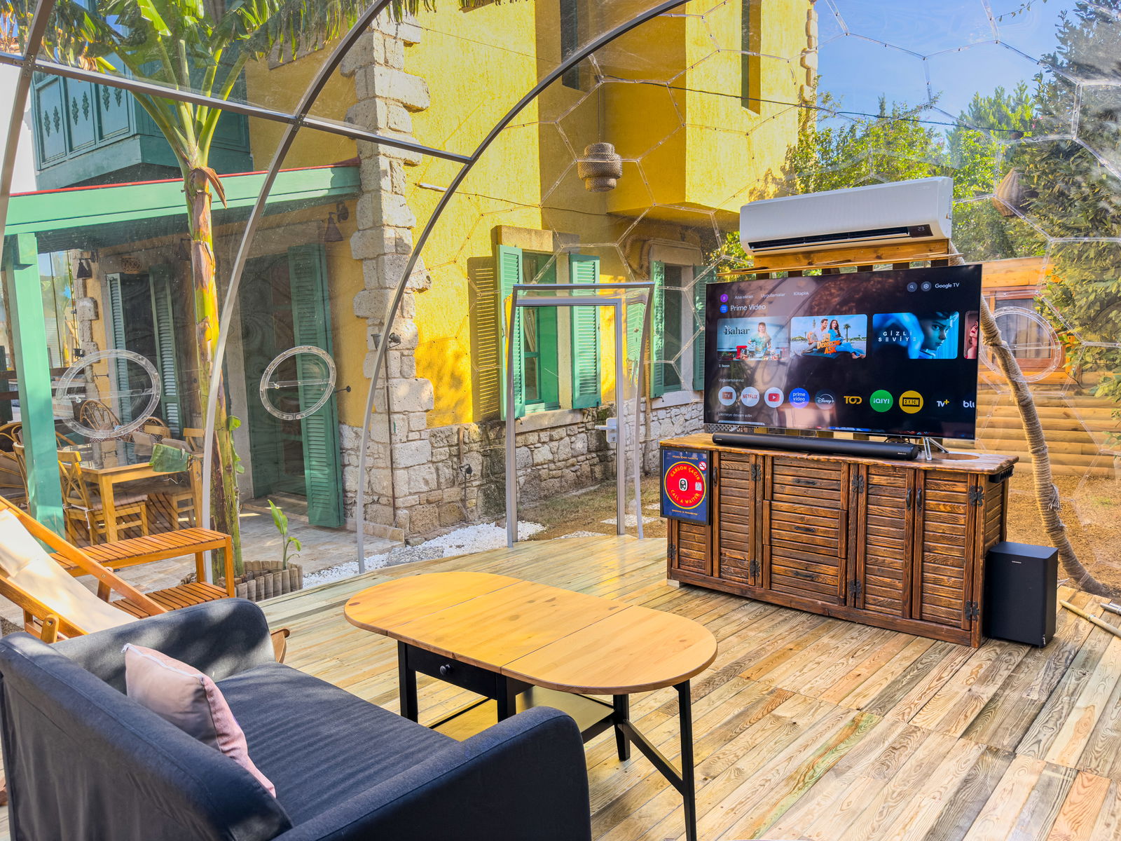 Banana Alaçatı Food & Stay