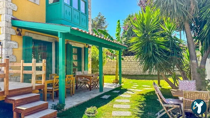 Banana Alaçatı Food & Stay
