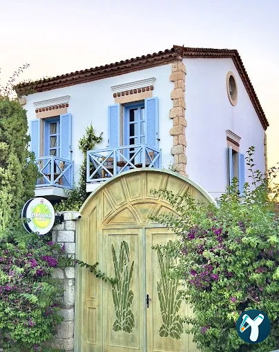 Banana Alaçatı Food & Stay