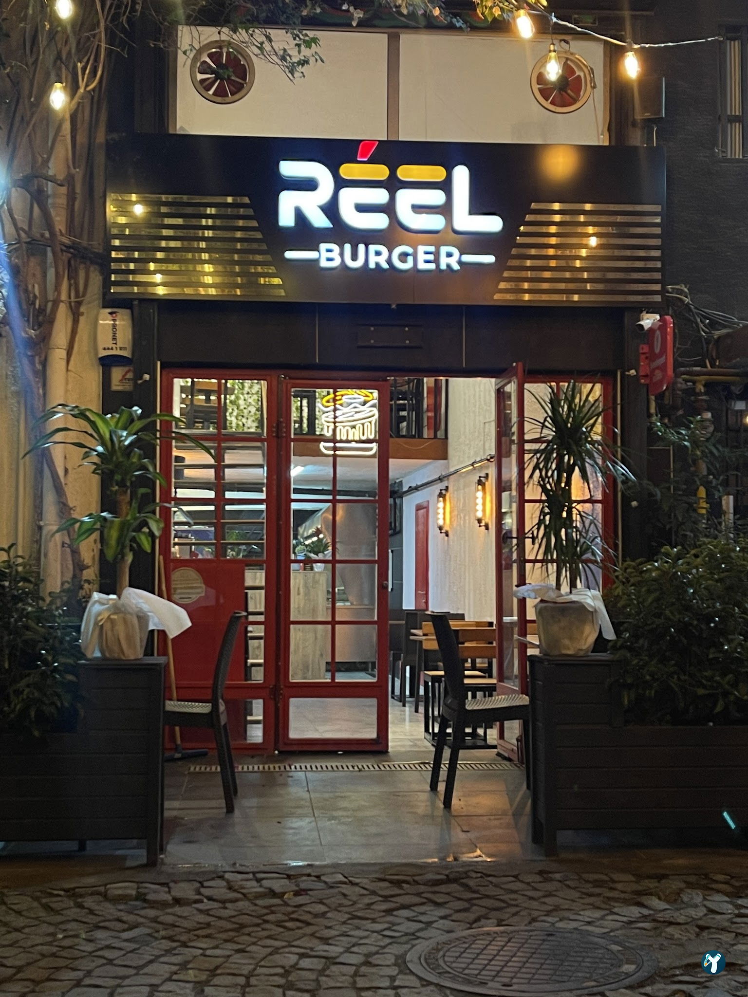 Razz Burger