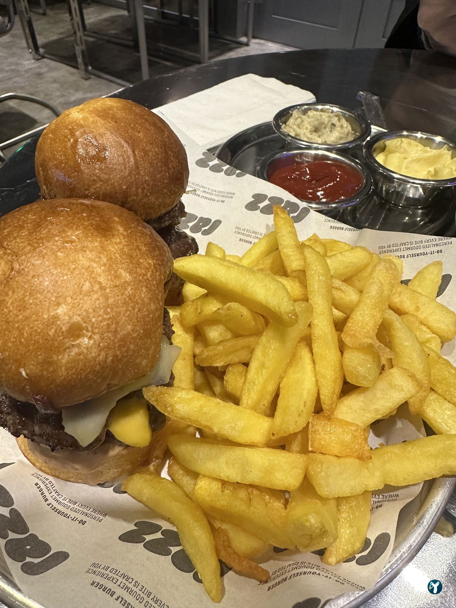 Razz Burger