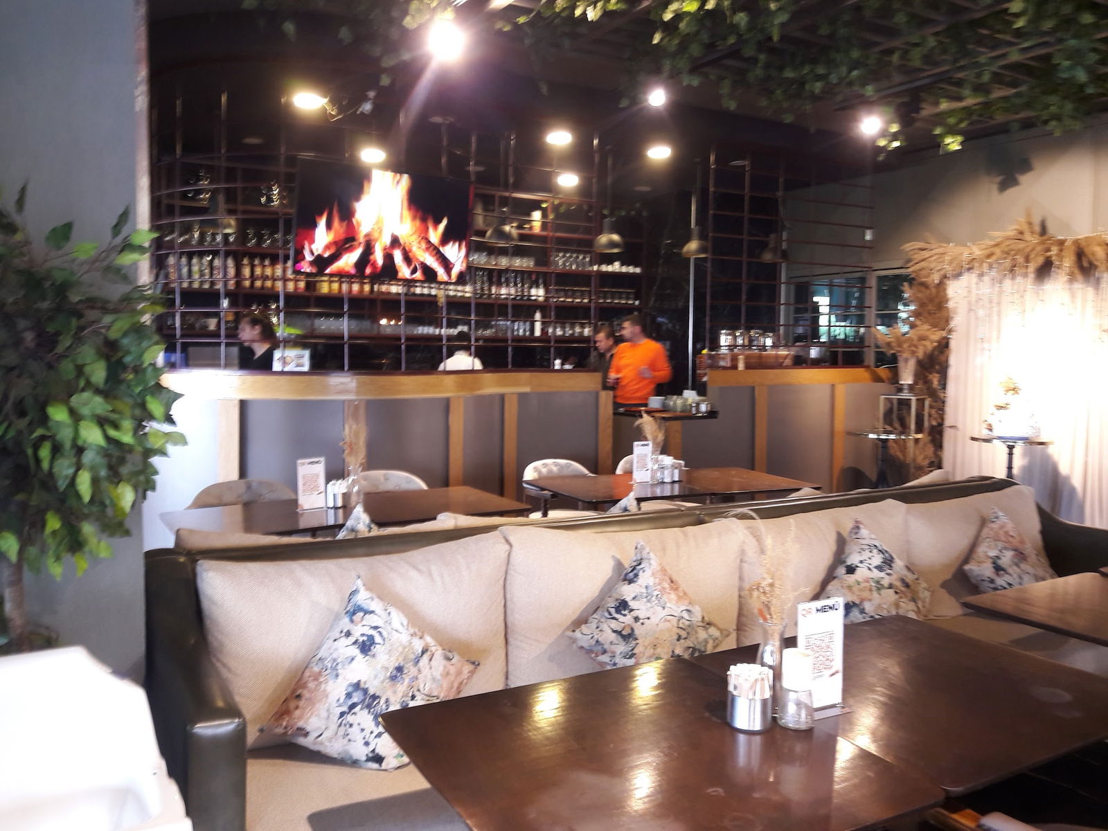 Afraze Cafe & Restaurant