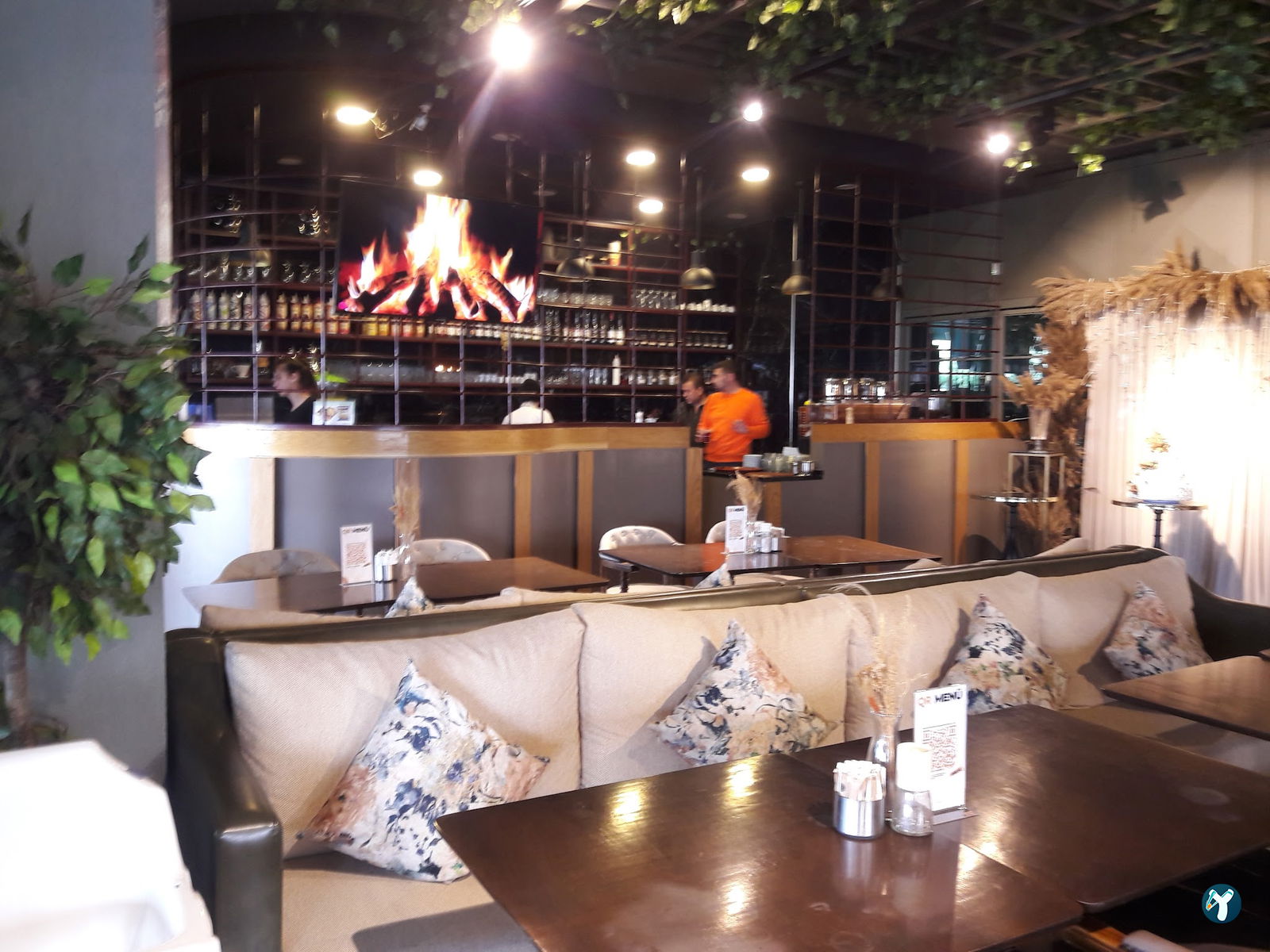 Afraze Cafe & Restaurant