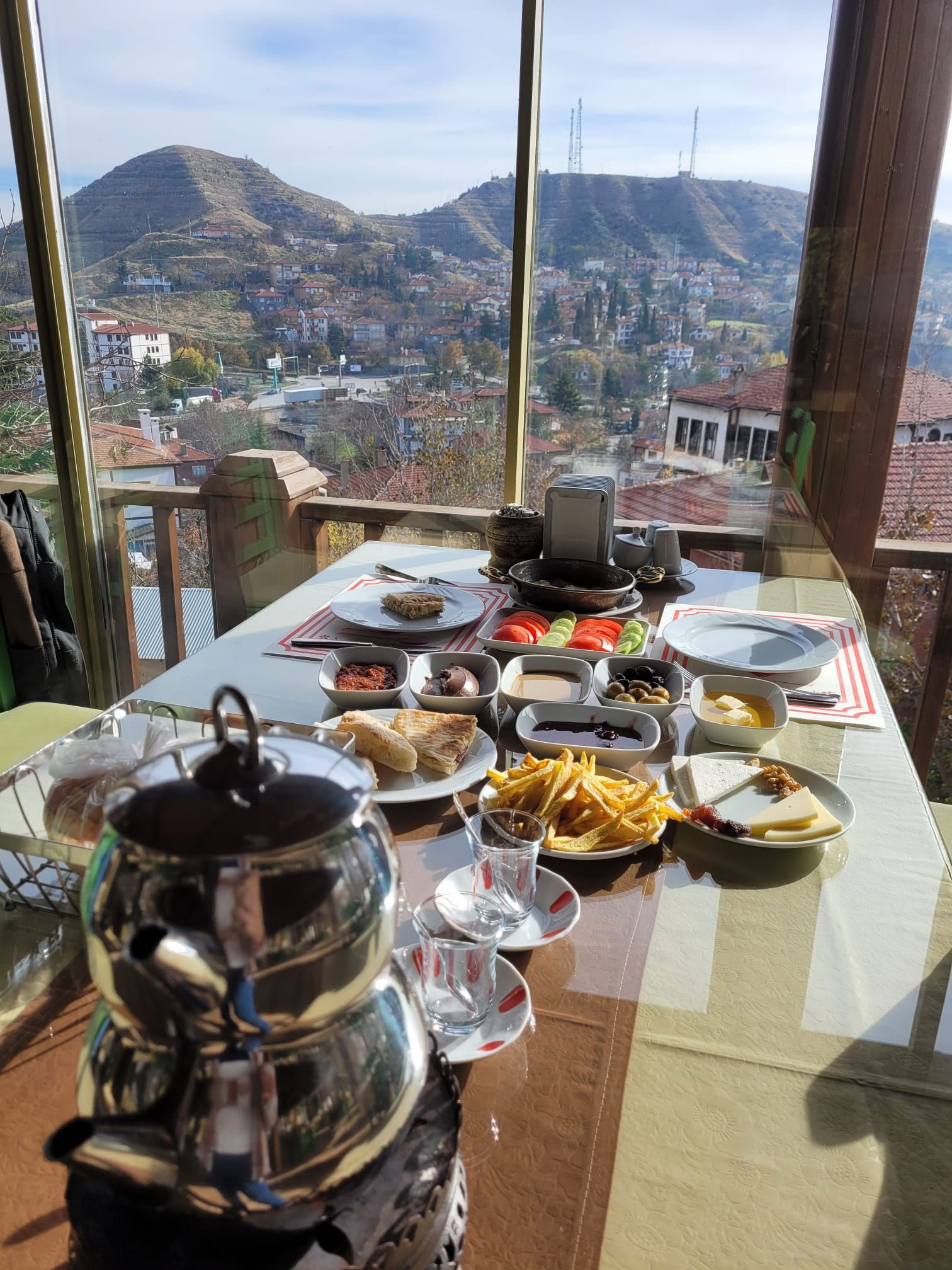 Halk Evi Kahvaltı Çay Bahçesi