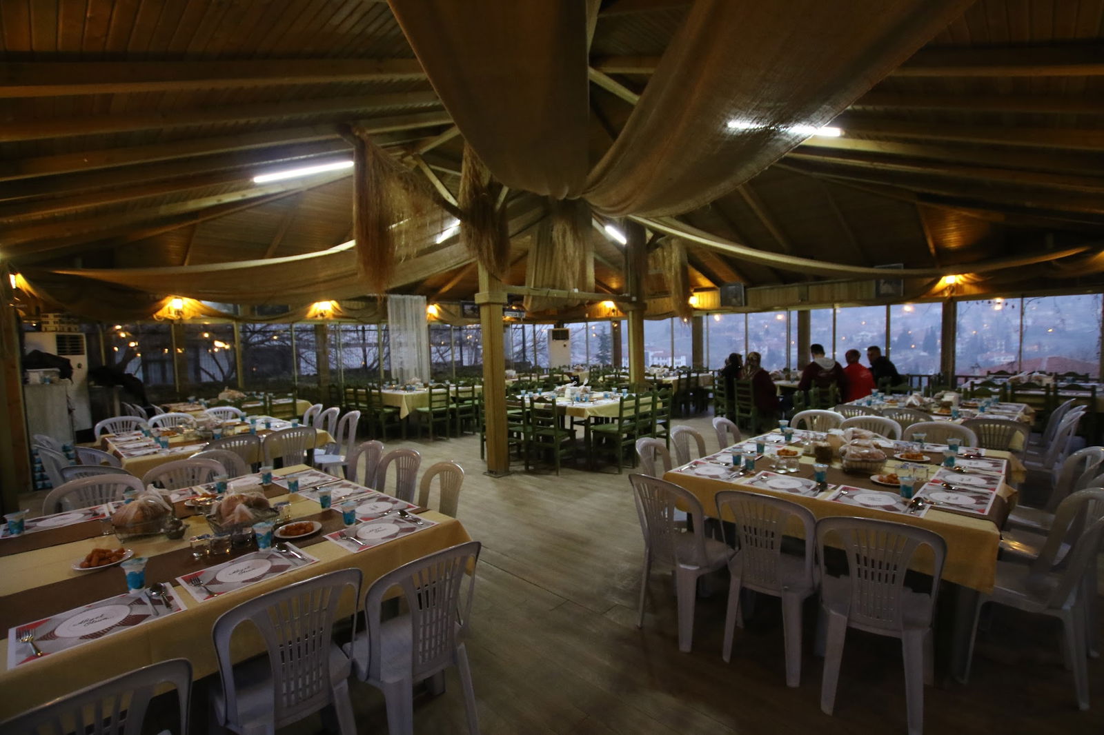 Halk Evi Kahvaltı Çay Bahçesi