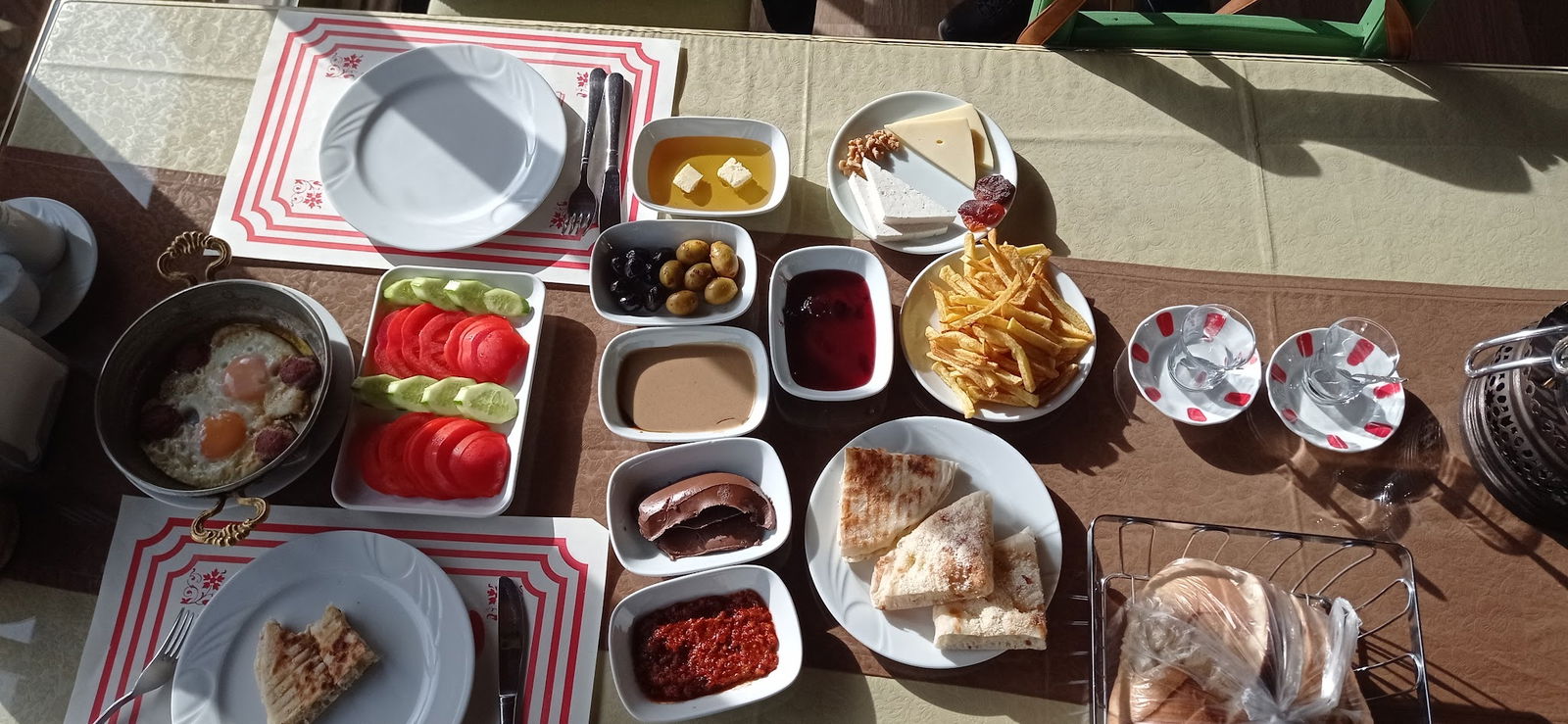 Halk Evi Kahvaltı Çay Bahçesi