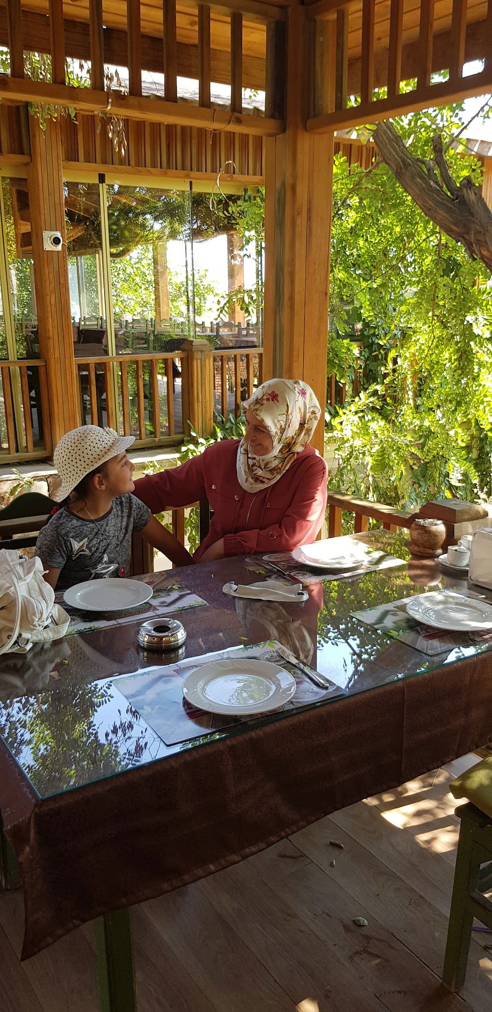 Halk Evi Kahvaltı Çay Bahçesi