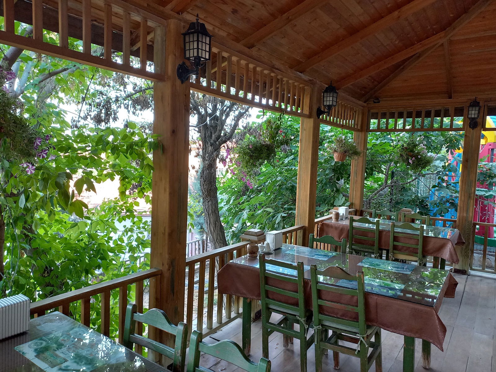 Halk Evi Kahvaltı Çay Bahçesi