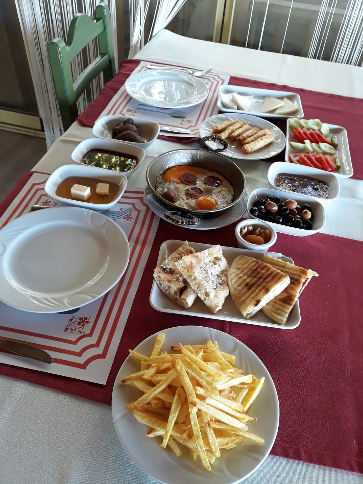 Halk Evi Kahvaltı Çay Bahçesi