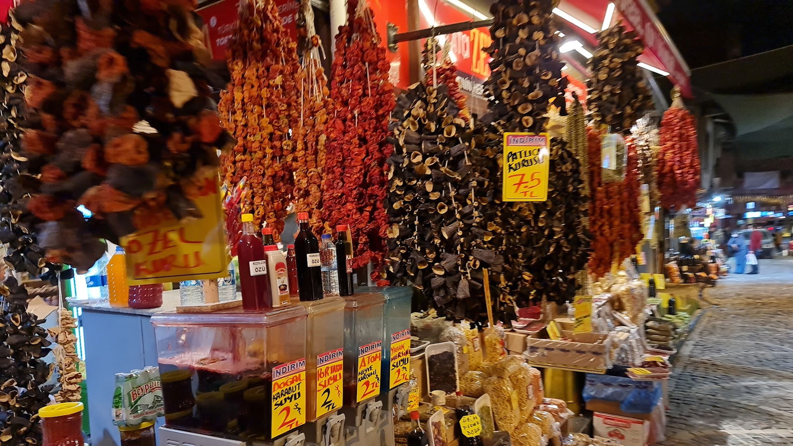 Halk Evi Kahvaltı Çay Bahçesi