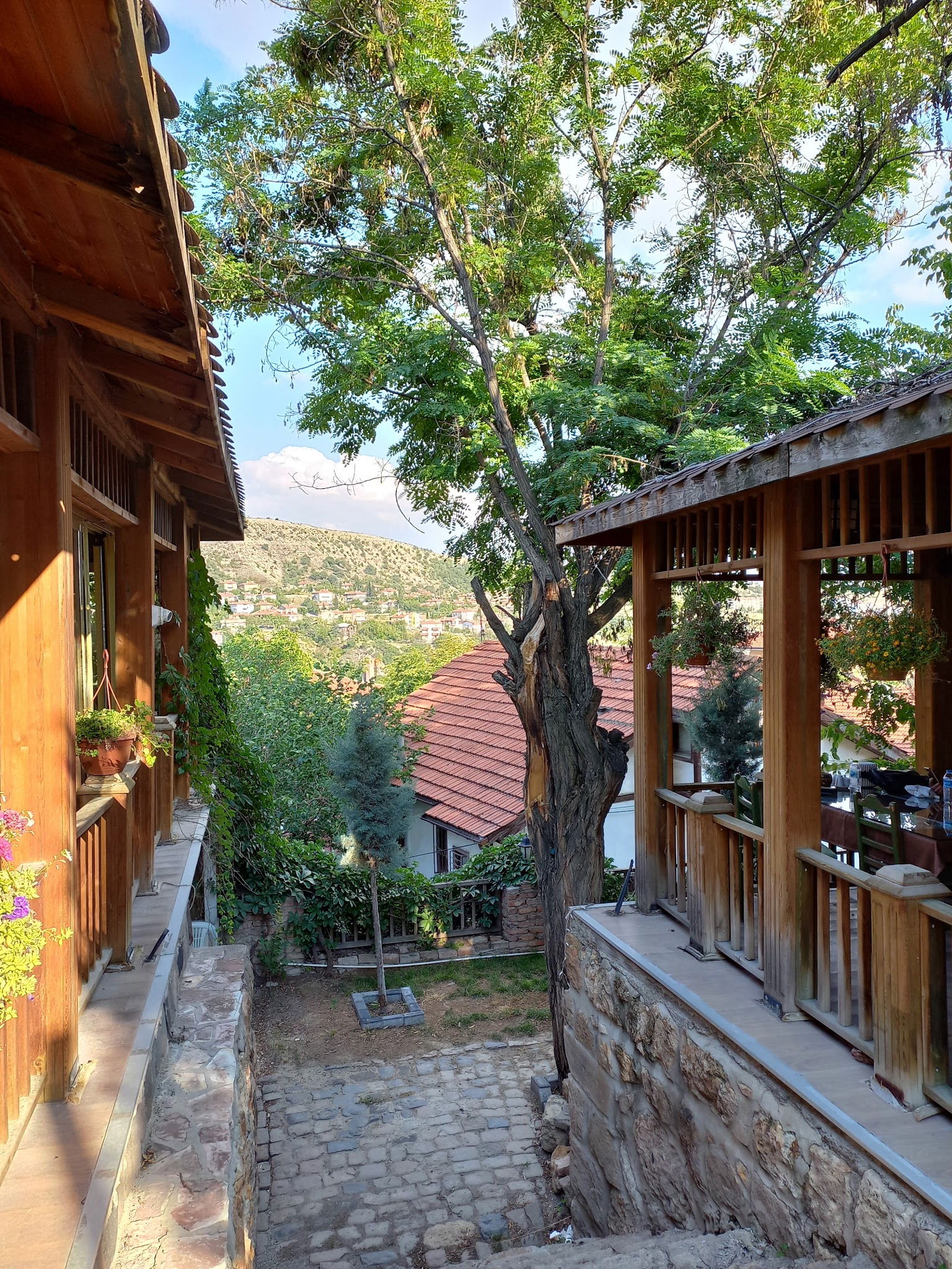 Halk Evi Kahvaltı Çay Bahçesi