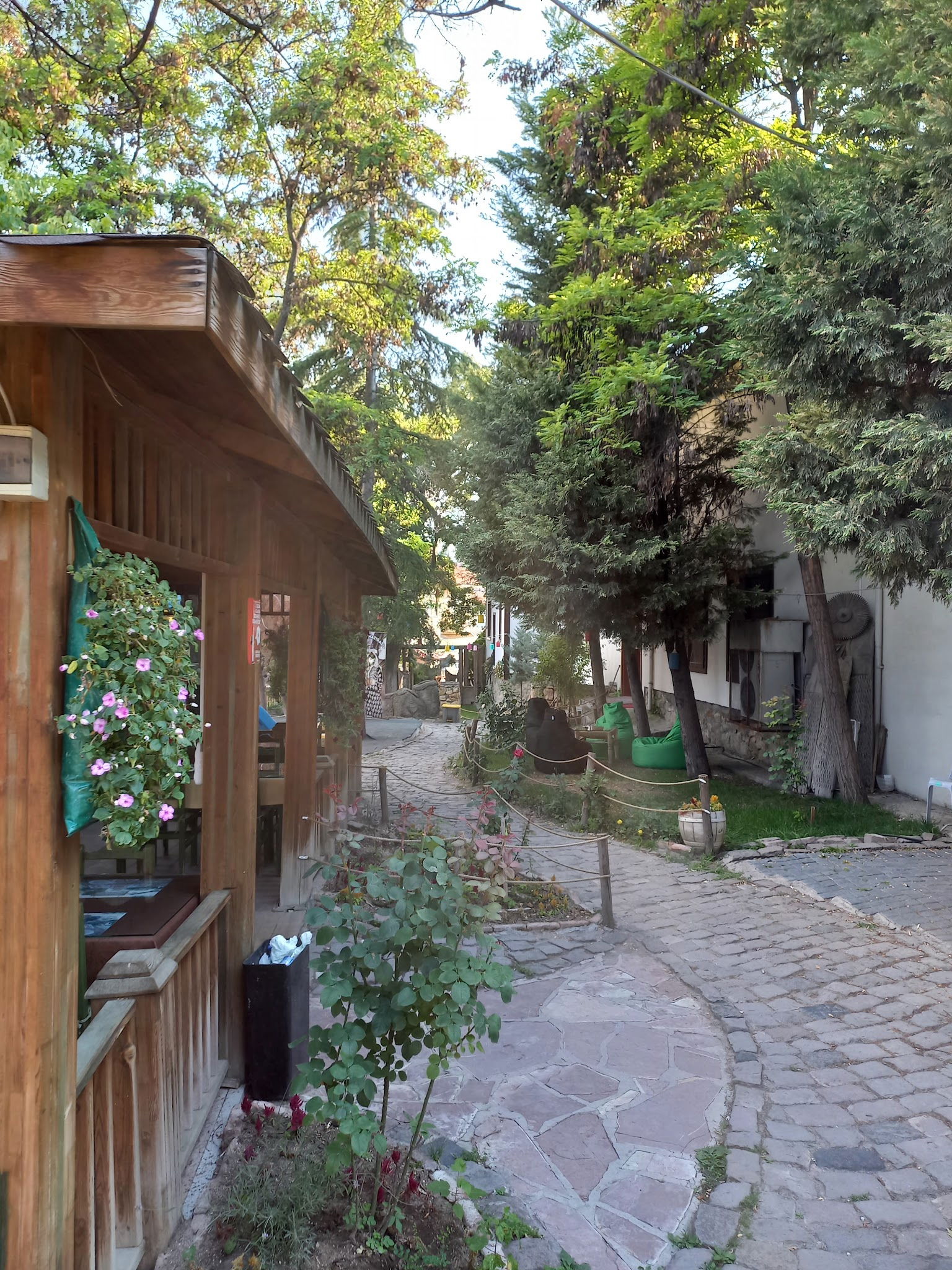 Halk Evi Kahvaltı Çay Bahçesi