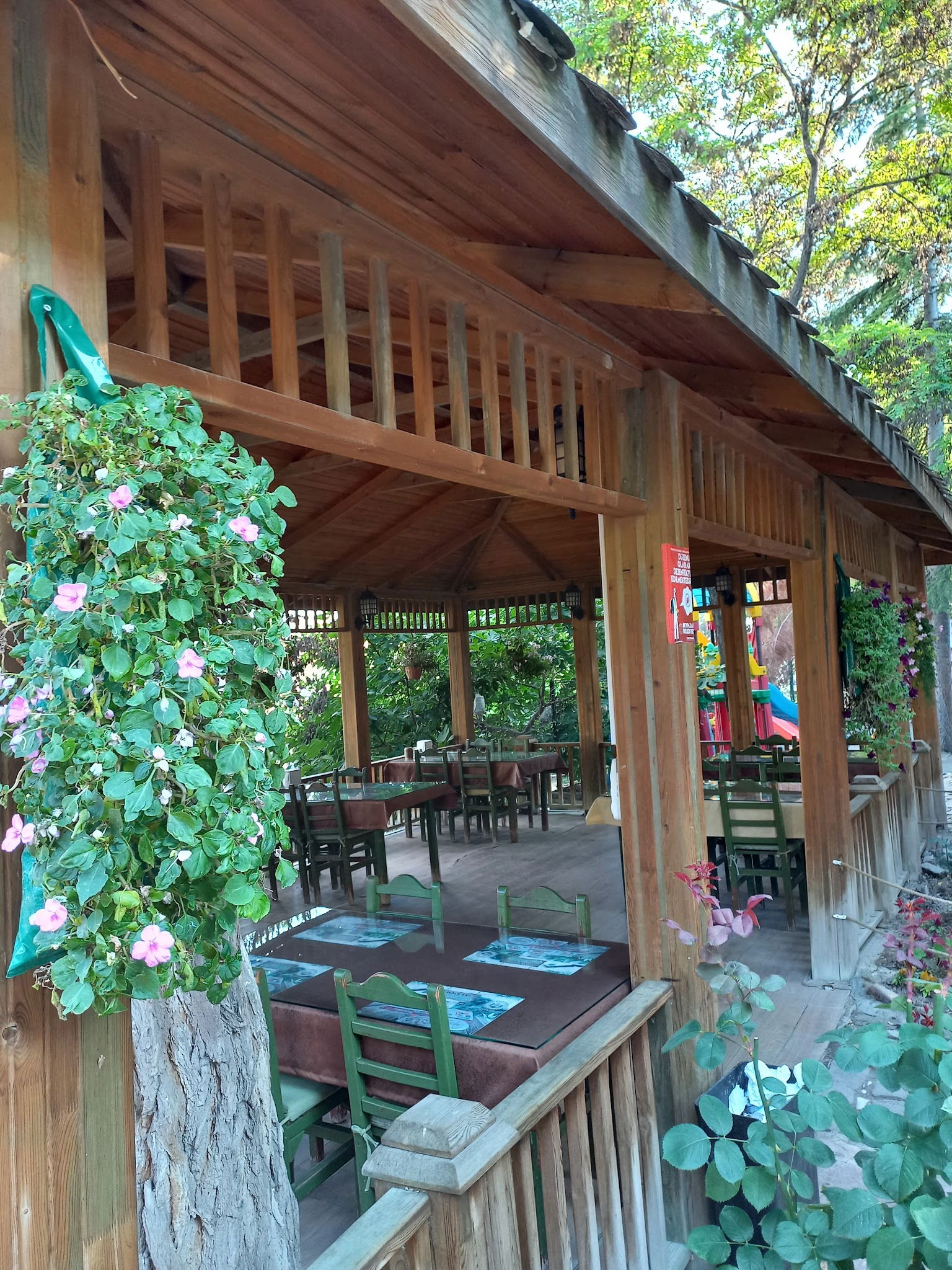 Halk Evi Kahvaltı Çay Bahçesi