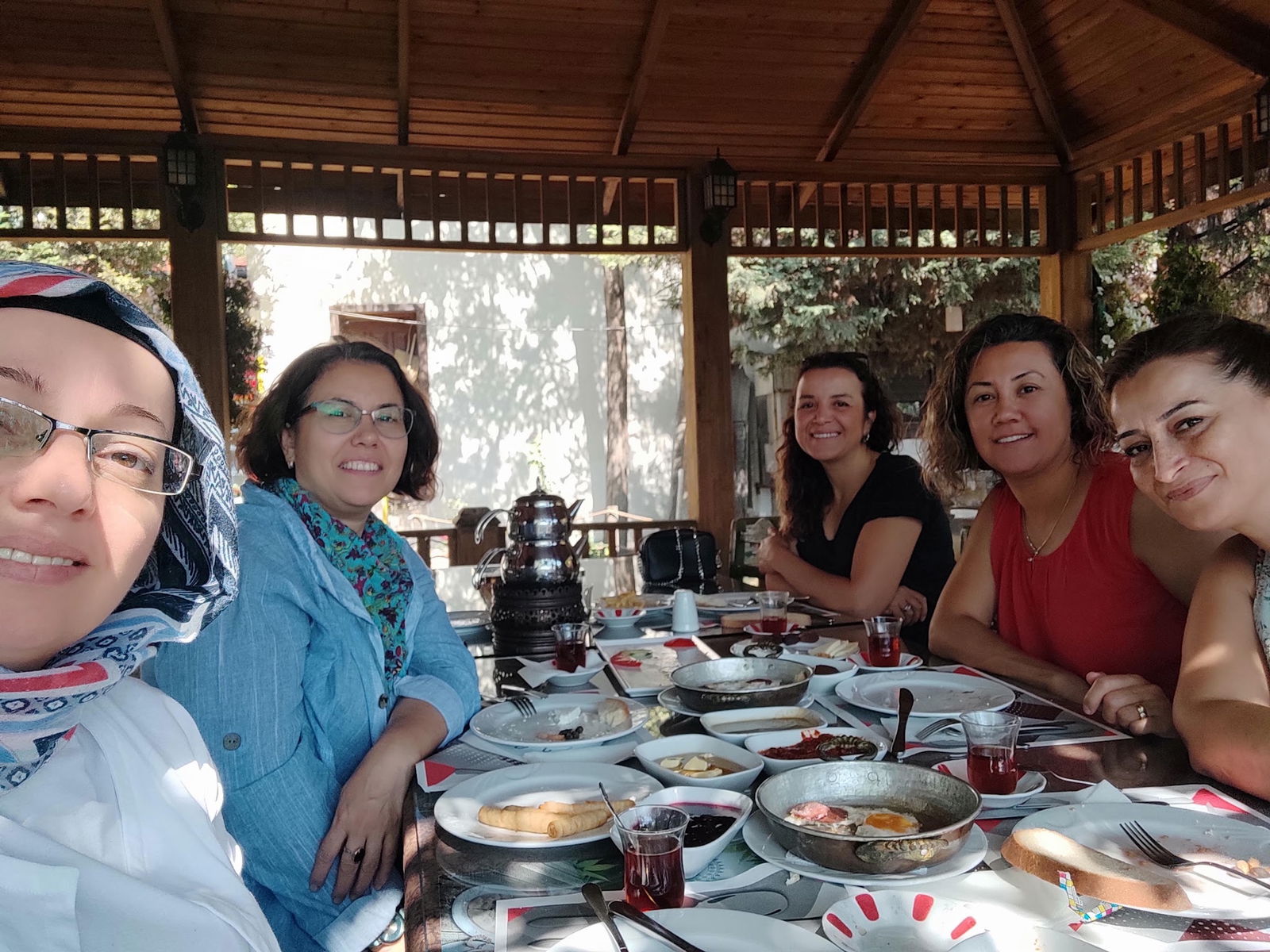 Halk Evi Kahvaltı Çay Bahçesi